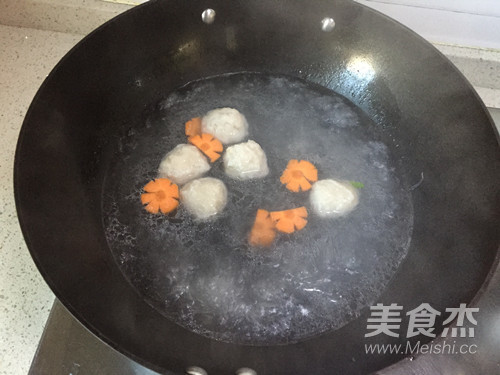 Shepherd's Purse Fish Ball Vermicelli Soup recipe