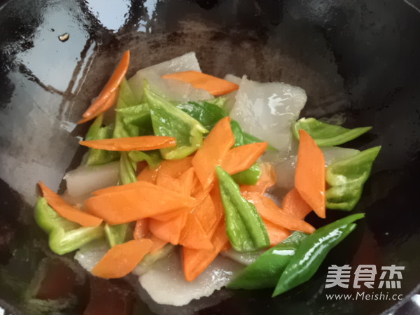 Stir-fried Carrots with Braised Seeds recipe