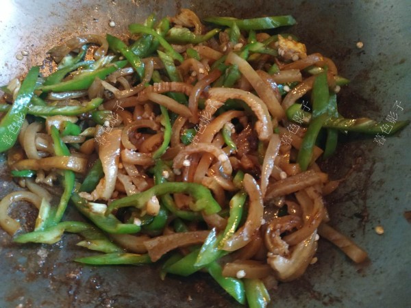 Stir-fried Pork Skin with Chili recipe