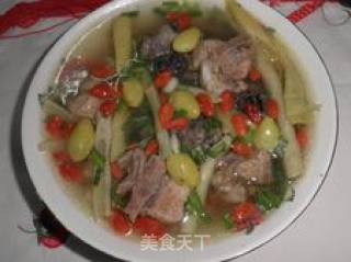 Twenty-one Nourishing and Nutritious Soup of The New Year Dishes-----stewed Silky Chicken Ginkgo Ribs Soup recipe