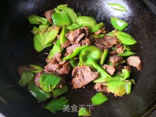 Stir-fried Beef with Chili recipe