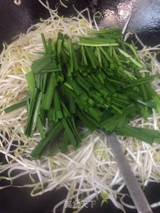 Stir-fried Leek with Mung Bean Sprouts recipe