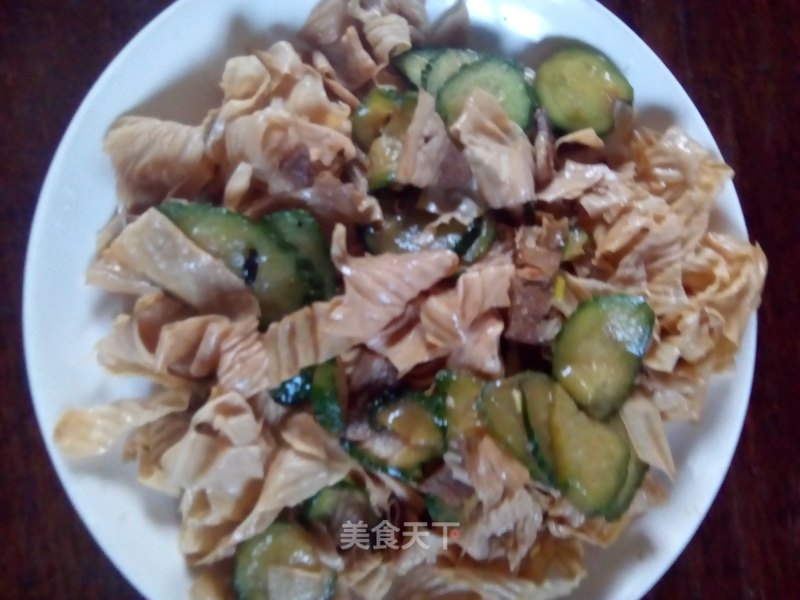 Stir-fried Bean Curd with Cucumber recipe