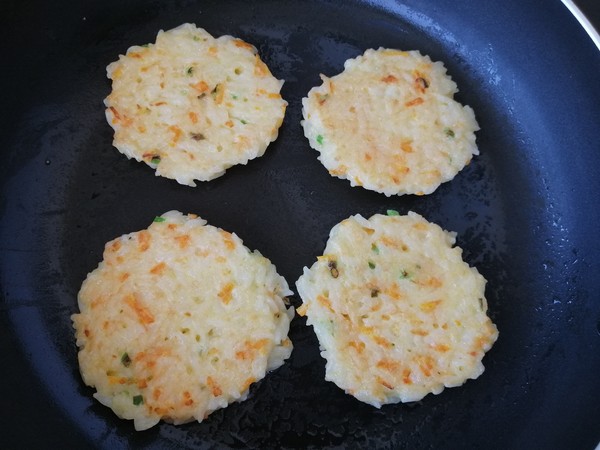 Pan-fried Rice Cracker with Egg recipe