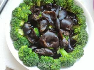 Broccoli with Fungus recipe