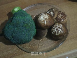 Stir-fried Broccoli with Shiitake Mushrooms recipe