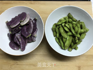 Stir-fried Lamb Eyed Peas with Edamame recipe