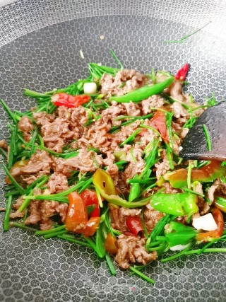 Stir-fried Beef with Leek Moss recipe