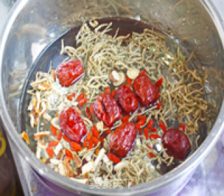 Honeysuckle and Red Date Tea recipe