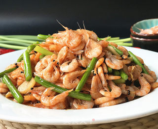 Stir-fried Krill with Garlic Sprouts recipe