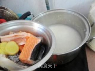 Fresh and Sweet Salmon Bone Porridge recipe