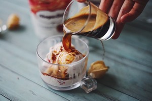 Strawberry Affogato-strawberry Affogato recipe