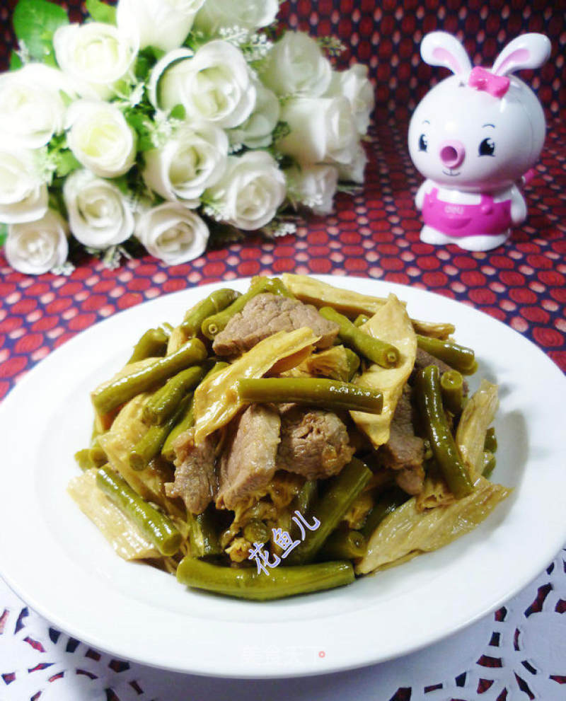 Stir-fried Yuba with Lean Meat and Sour Beans recipe