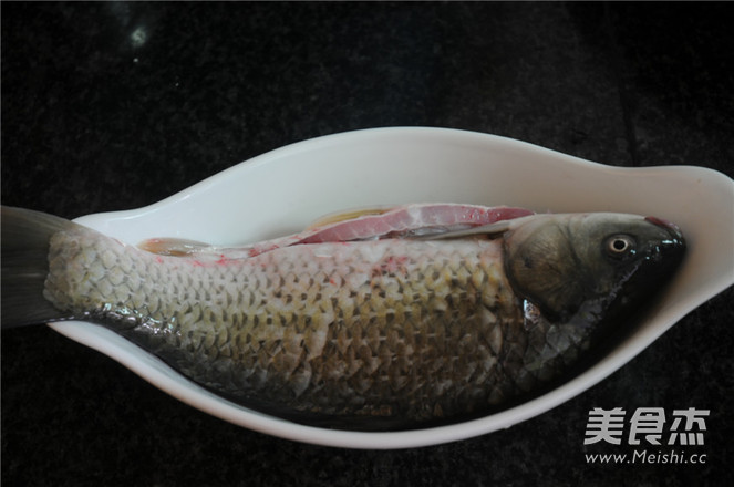 Steamed Crucian Carp with Chopped Chili recipe