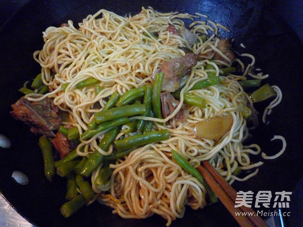 Braised Noodles with Pork Ribs and Beans recipe