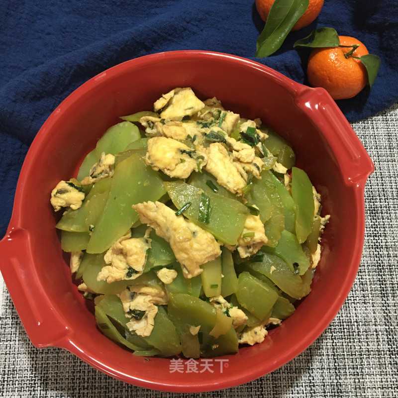 Stir-fried Lettuce with Scallion and Duck Egg recipe