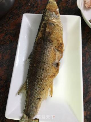 Braised Mullet with Garlic Sprouts recipe