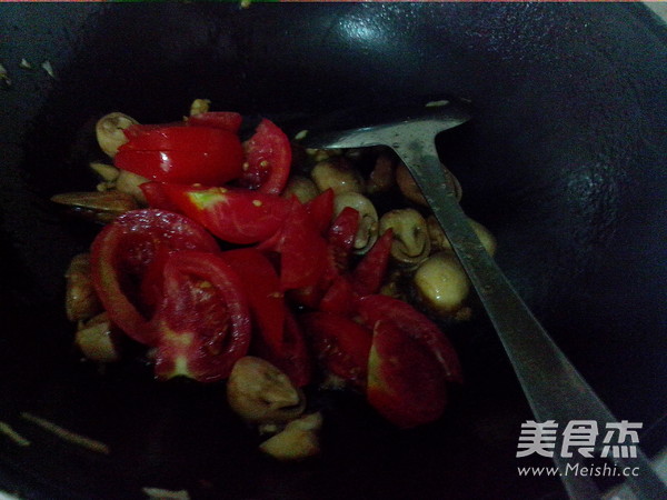 Stir-fried Straw Mushrooms with Tomatoes recipe