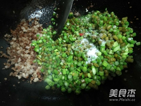 Stir-fried Minced Pork with Sour Garlic Moss recipe