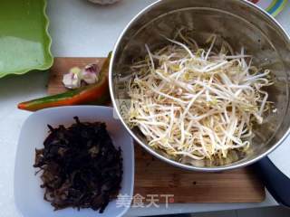 Summer Fast Food-fried Shredded Pork with Fungus and Bean Sprouts recipe