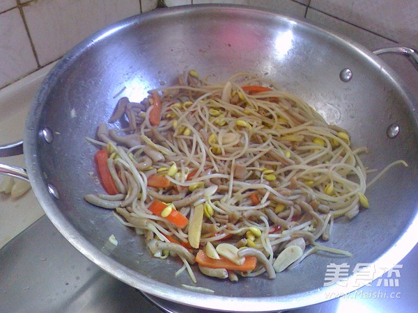 Duck Intestines Stir-fried Soy Sprouts recipe