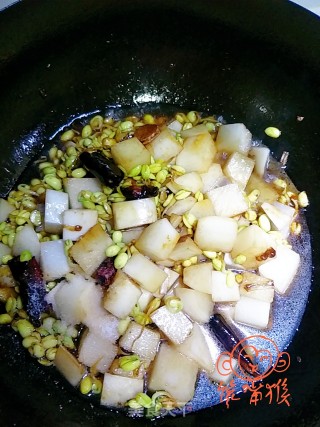 Stewed Bean Mouth with White Radish recipe