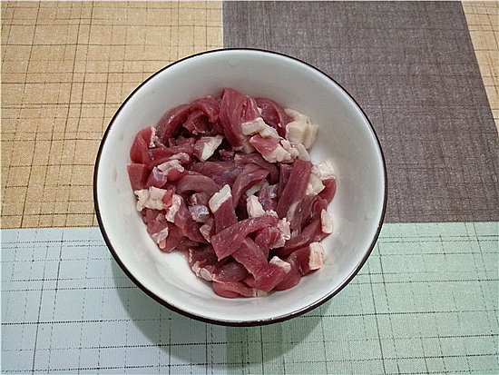 Stir-fried Noodles with Beef, Mushroom and Green Red Pepper recipe