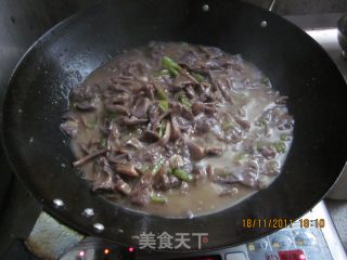 Stir-fried Bamboo Fungus with Green Pepper recipe