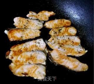 Pan-fried Salmon with Black Pepper recipe