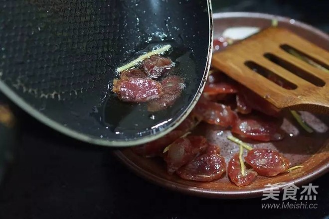 Cantonese Sausage Claypot Rice recipe