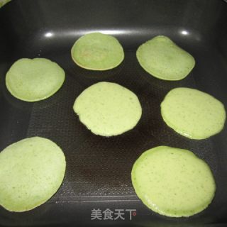 Creative Recipes for Soymilk Machine-nutritious Green Pancakes recipe