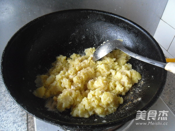 Mashed Potatoes with Cheese Egg Yolk recipe