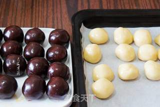 Mooncakes with Red Bean Paste and Egg Yolk Filling recipe