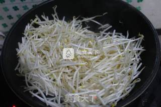 Stir-fried Mung Bean Sprouts with Leek recipe
