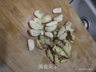 Snail and Duck Feet in Clay Pot recipe