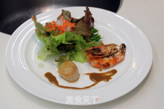 Black Tiger Prawn Scallop Salad recipe