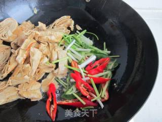 Thousands of Stir-fried Hang Peppers recipe