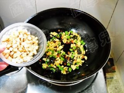 Sauce-flavored Steamed Buns with Scrambled Eggs recipe
