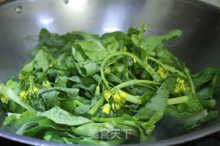 Stir-fried Cabbage Flowers with Oil Residue recipe