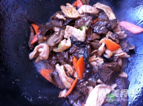 Stir-fried Pork with Pine Mushroom, Cabbage and Tofu recipe