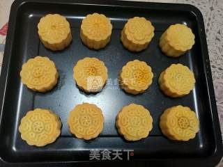 Cantonese-style Low-sugar Pure White Lotus Paste Egg Moon recipe