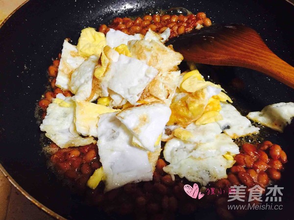 Fried Poached Egg with Laba Beans recipe