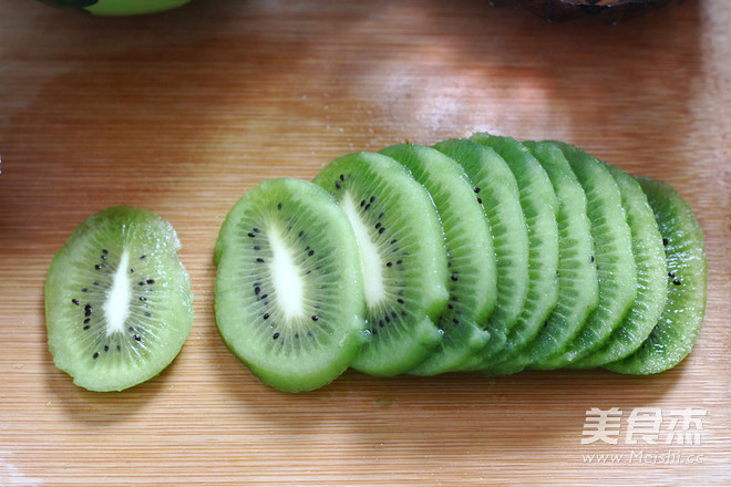 Yogurt Fishing [with Washed Mulberries without Fading, Kiwi Fruit is Dug Out Completely recipe