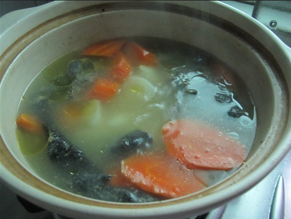 Fresh Yam and Bamboo Silk Chicken in Clay Pot recipe