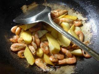 Stir-fried Shrimp with Zizania Root recipe