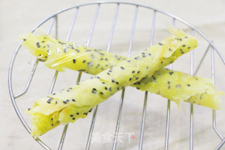 Sesame Egg Roll Baby Food Supplement, Egg + Milk + Cooked Black Sesame recipe