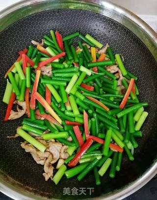 Stir-fried Pork with Garlic Moss recipe