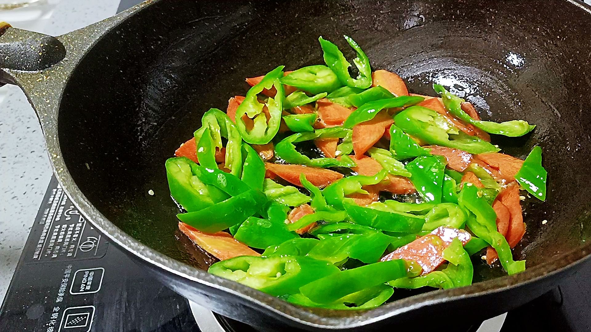 Stir-fried Oyster Mushrooms with Green Peppers are Simple and Easy to Make, Which is More Delicious Than Meat recipe