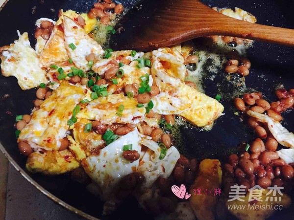 Fried Poached Egg with Laba Beans recipe