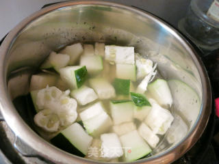 Early Autumn Health Preservation, Refreshing and Cooling Winter Melon in Clay Pot recipe